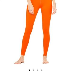 1 Pair of Alo Yoga Leggings size small
